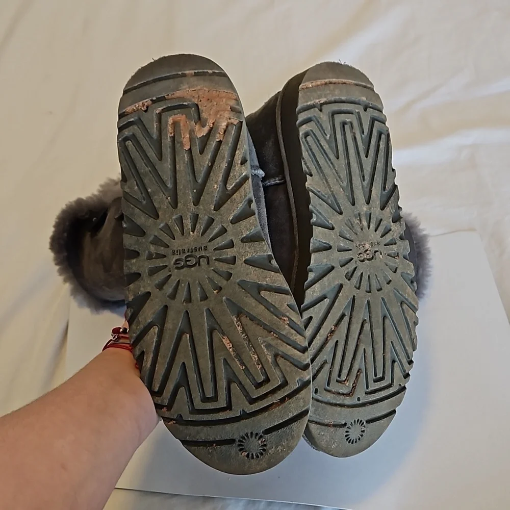 Grey Ugg Boots Bailey Button Triplet II Size 6